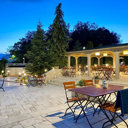Sunny Hill 4*